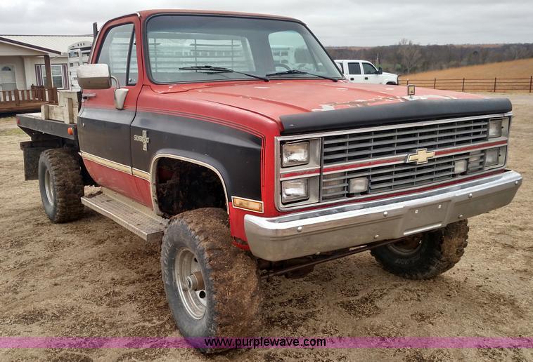 image for item L7318 1984 Chevrolet Silverado C10 flatbed pickup truck