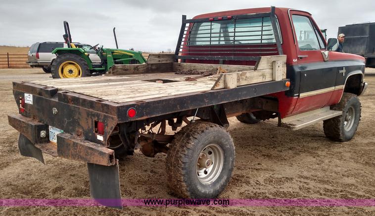 image for item L7318 1984 Chevrolet Silverado C10 flatbed pickup truck