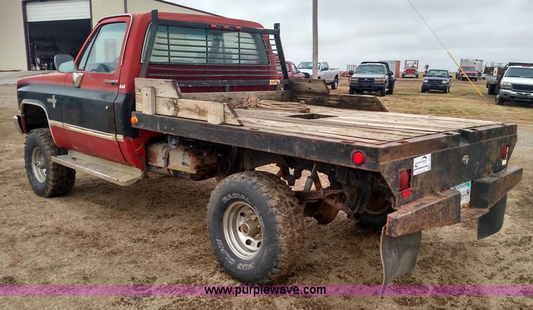 image for item L7318 1984 Chevrolet Silverado C10 flatbed pickup truck