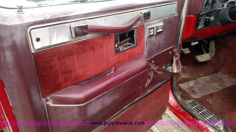 image for item L7318 1984 Chevrolet Silverado C10 flatbed pickup truck