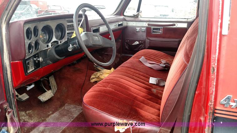 image for item L7318 1984 Chevrolet Silverado C10 flatbed pickup truck