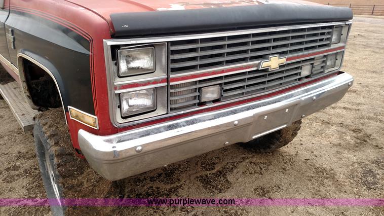 image for item L7318 1984 Chevrolet Silverado C10 flatbed pickup truck