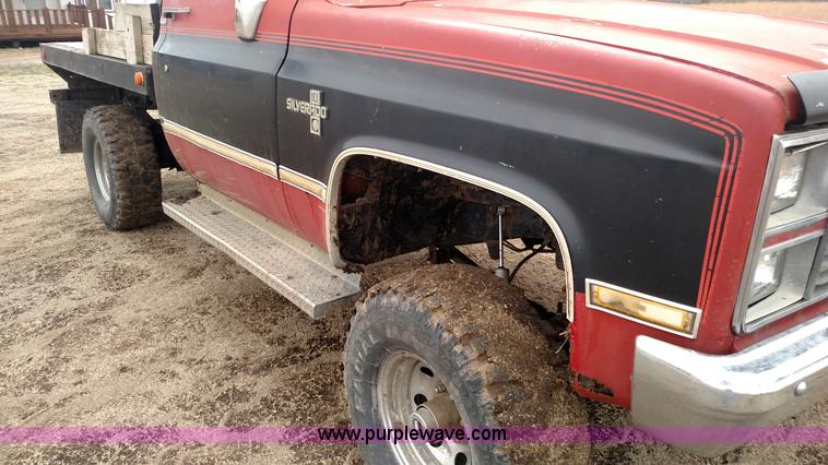 image for item L7318 1984 Chevrolet Silverado C10 flatbed pickup truck