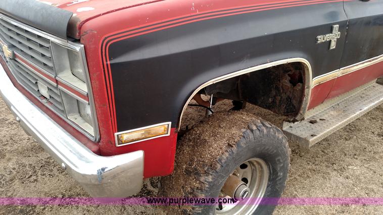 image for item L7318 1984 Chevrolet Silverado C10 flatbed pickup truck