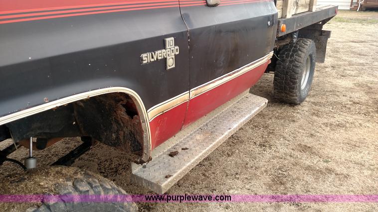 image for item L7318 1984 Chevrolet Silverado C10 flatbed pickup truck