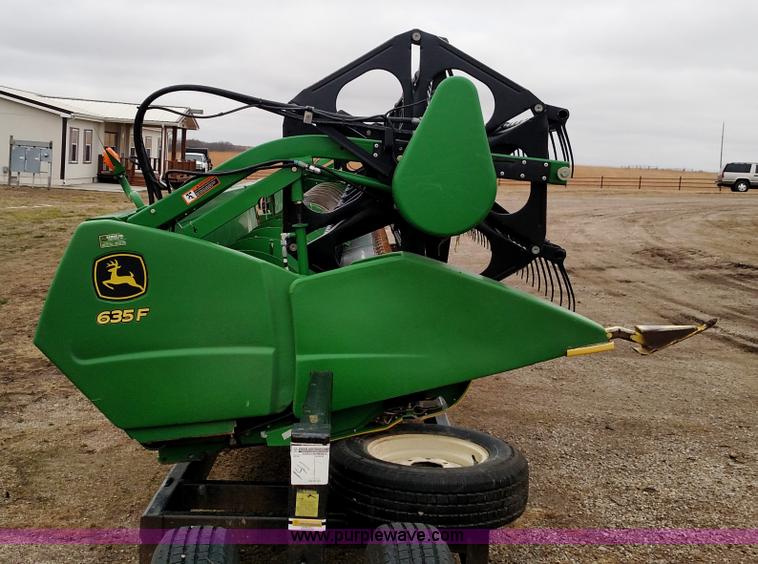 image for item L7319 2010 John Deere 635F HydraFlex platform head