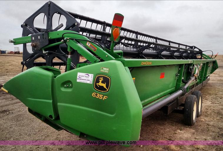 image for item L7319 2010 John Deere 635F HydraFlex platform head
