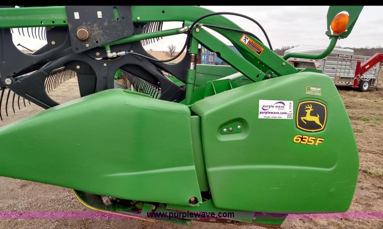 image for item L7319 2010 John Deere 635F HydraFlex platform head