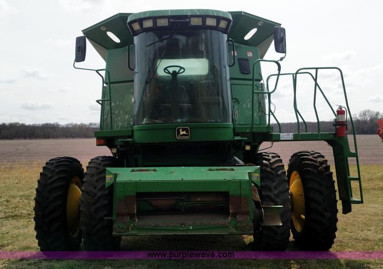 image for item L7332 2001 John Deere 9650 STS combine