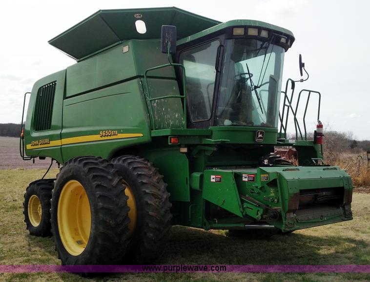 image for item L7332 2001 John Deere 9650 STS combine