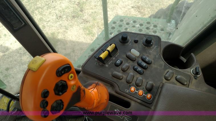 image for item L7332 2001 John Deere 9650 STS combine