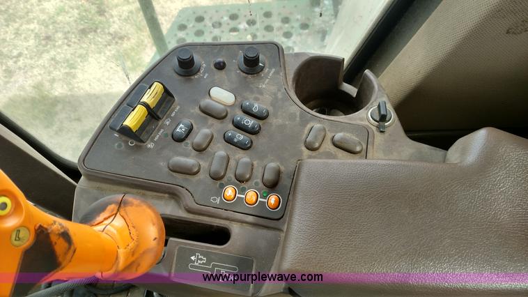 image for item L7332 2001 John Deere 9650 STS combine