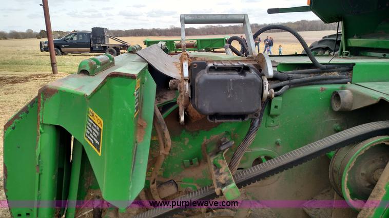 image for item L7332 2001 John Deere 9650 STS combine
