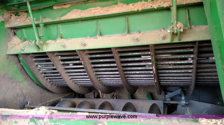 image for item L7332 2001 John Deere 9650 STS combine