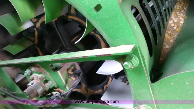 image for item L7332 2001 John Deere 9650 STS combine