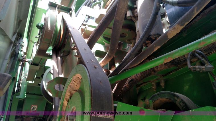 image for item L7332 2001 John Deere 9650 STS combine