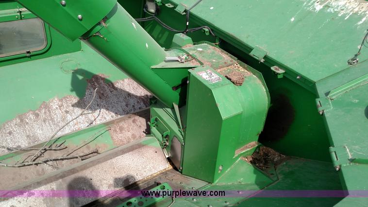 image for item L7332 2001 John Deere 9650 STS combine