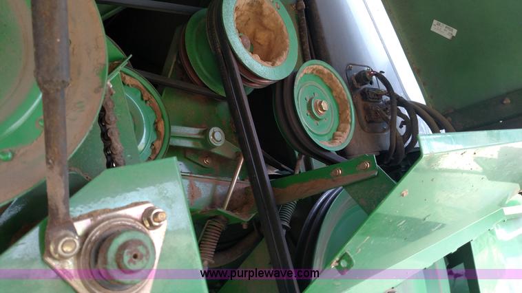 image for item L7332 2001 John Deere 9650 STS combine