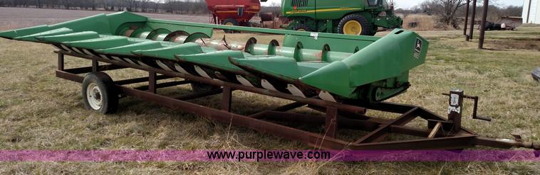 image for item L7333 John Deere 853 row head