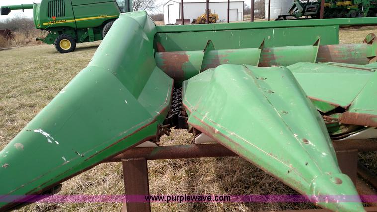 image for item L7333 John Deere 853 row head