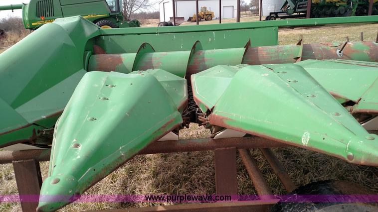 image for item L7333 John Deere 853 row head
