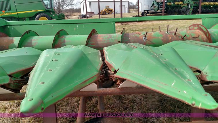 image for item L7333 John Deere 853 row head