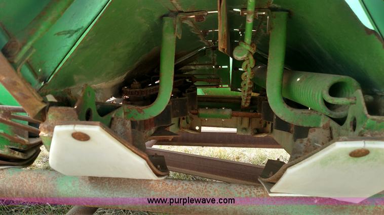 image for item L7333 John Deere 853 row head