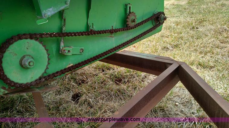 image for item L7333 John Deere 853 row head