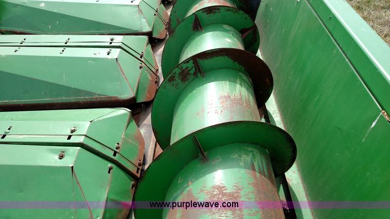 image for item L7333 John Deere 853 row head