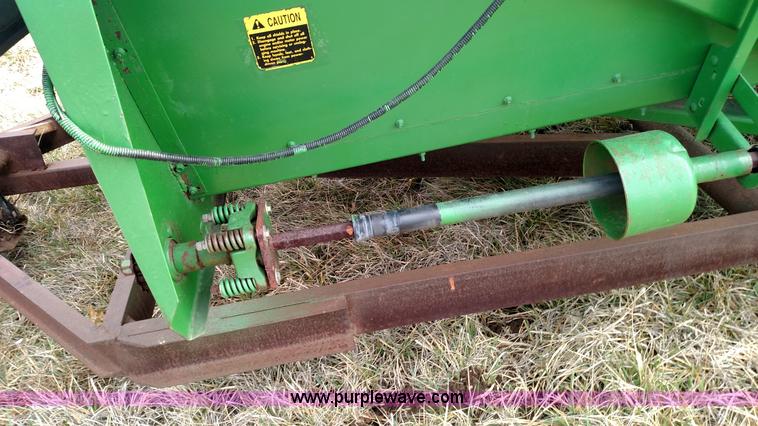 image for item L7333 John Deere 853 row head