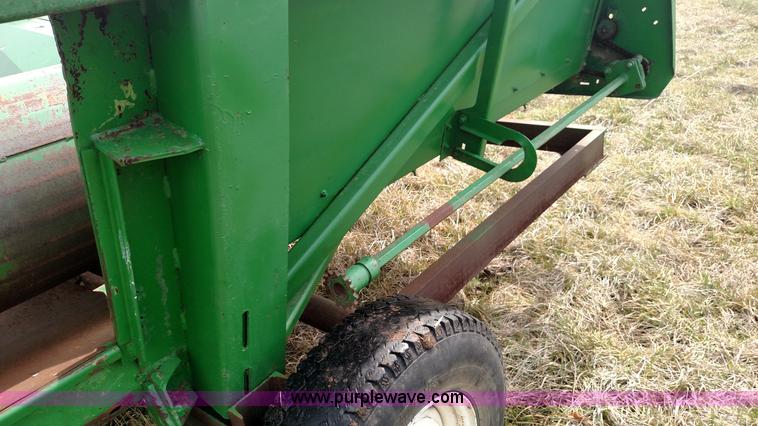 image for item L7333 John Deere 853 row head