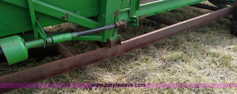 image for item L7333 John Deere 853 row head