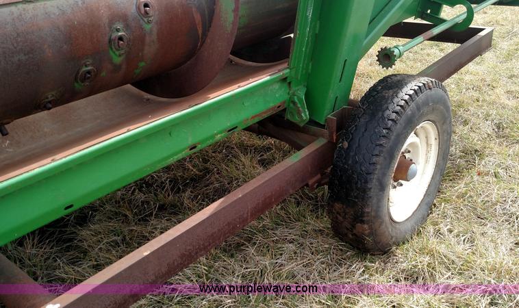image for item L7333 John Deere 853 row head