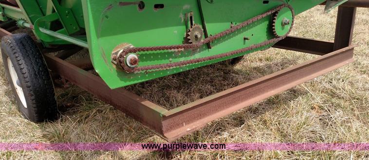 image for item L7333 John Deere 853 row head