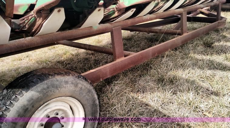 image for item L7333 John Deere 853 row head