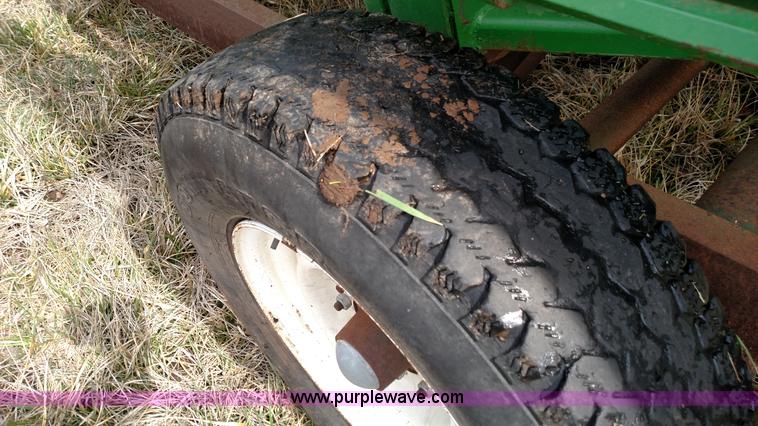 image for item L7333 John Deere 853 row head