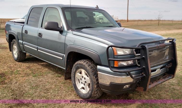 image for item L7336 2006 Chevrolet Silverado 1500 Crew Cab pickup truck
