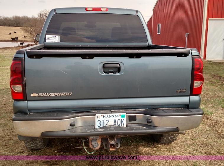 image for item L7336 2006 Chevrolet Silverado 1500 Crew Cab pickup truck