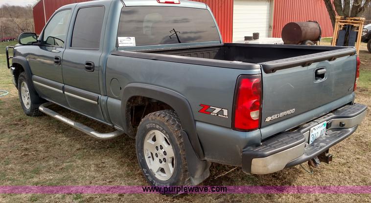image for item L7336 2006 Chevrolet Silverado 1500 Crew Cab pickup truck