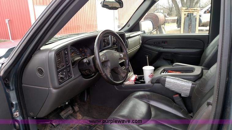 image for item L7336 2006 Chevrolet Silverado 1500 Crew Cab pickup truck