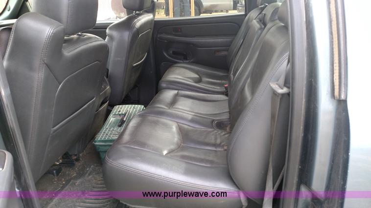 image for item L7336 2006 Chevrolet Silverado 1500 Crew Cab pickup truck