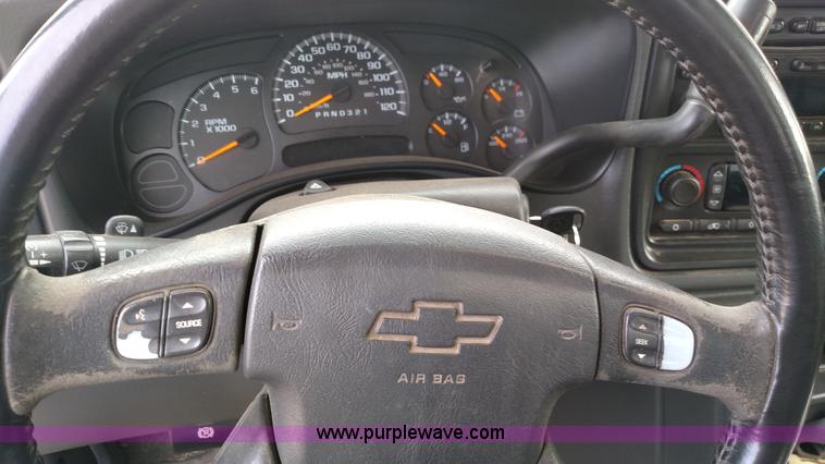 image for item L7336 2006 Chevrolet Silverado 1500 Crew Cab pickup truck