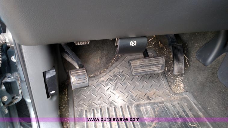 image for item L7336 2006 Chevrolet Silverado 1500 Crew Cab pickup truck