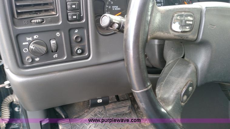 image for item L7336 2006 Chevrolet Silverado 1500 Crew Cab pickup truck