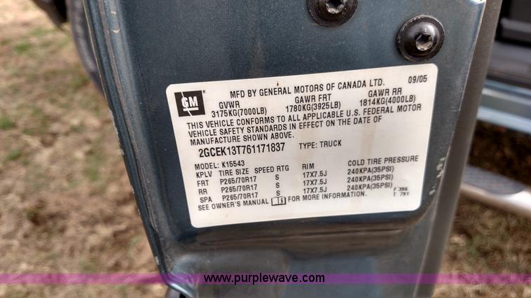 image for item L7336 2006 Chevrolet Silverado 1500 Crew Cab pickup truck