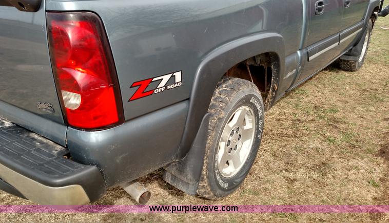 image for item L7336 2006 Chevrolet Silverado 1500 Crew Cab pickup truck