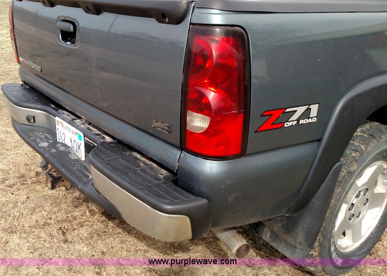 image for item L7336 2006 Chevrolet Silverado 1500 Crew Cab pickup truck