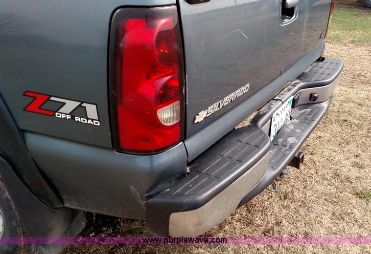 image for item L7336 2006 Chevrolet Silverado 1500 Crew Cab pickup truck