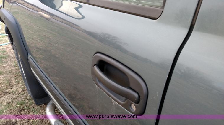 image for item L7336 2006 Chevrolet Silverado 1500 Crew Cab pickup truck