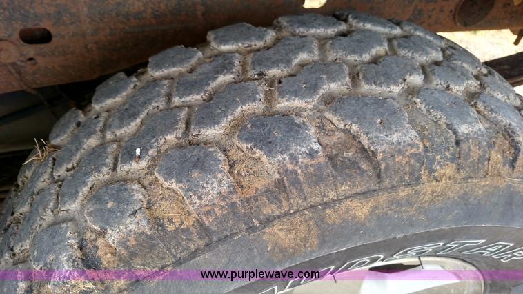 image for item L7336 2006 Chevrolet Silverado 1500 Crew Cab pickup truck